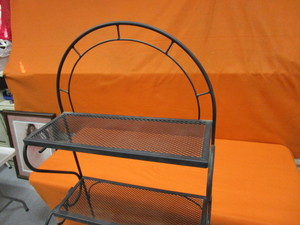 lot 40 image: Metal Display Shelf 25x12x68