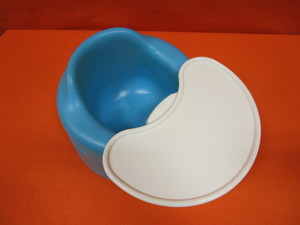 lot 65 image: Bumbo Baby Seat wTray