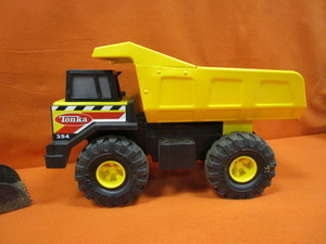 lot 105 image: 116th Tonka Dumptruck & Backhoe