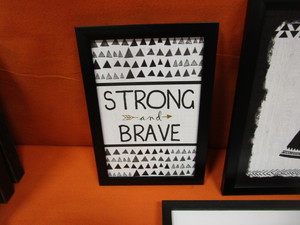 lot 136 image: (New) Native American Home Decor