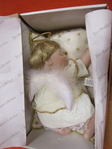 lot 148 image: (3) Hamilton Collection 11Dolls