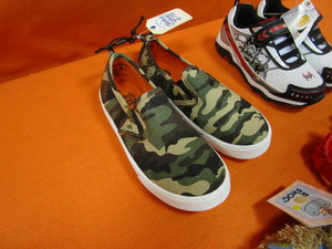 lot 171 image: (New) Boys Kids Shoes & Slippers