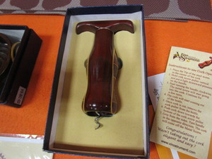 lot 186 image: (New) Wine Related Items High End Accessories, (70) Bottle Wraps, Placemats