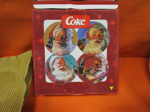 lot 232 image: Coca Cola Christmas Salad Plates, Bowl, Mug, Lights