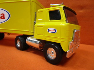 lot 240 image: Vintage Semi Toy