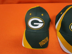 lot 249 image: (New) Green Bay Packers Hats & Sunglasses
