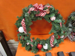 lot 269 image: (6) (New) Wreaths & Hangers