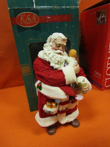 lot 270 image: (3) (New) Santa Figures Fabriehe & Clothtiques