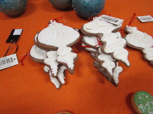 lot 279 image: (New) Christmas Ornaments
