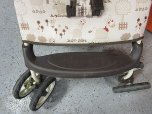lot 325 image: (Near New) Stroller