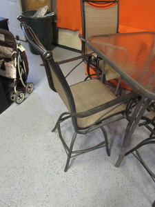lot 329 image: Patio Table & Chairs
