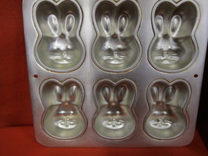 lot 361 image: Baking Tins