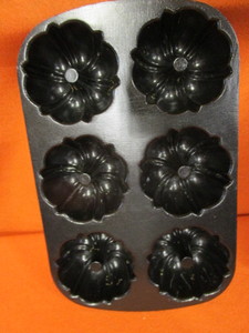 lot 363 image: Baking Tins