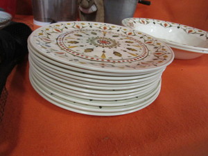 lot 364 image: Kitchen Items