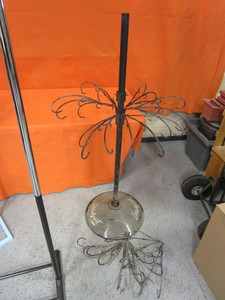 lot 367 image: Display Racks