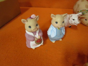 lot 384 image: Pig Figurines
