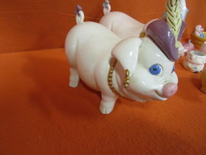 lot 386 image: Pig Figurines
