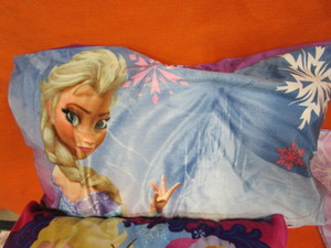 lot 419 image: (New) Frozen Childrens Bedding