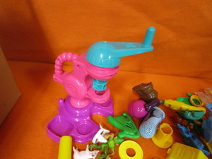 lot 409 image: Lot of PlayDoh Items
