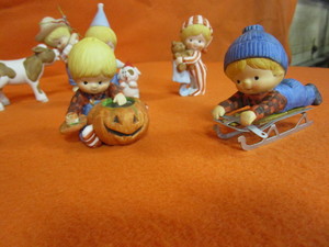 lot 401 image: Figurines