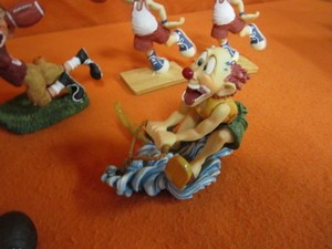 lot 400 image: Slapstix Clown Figurines