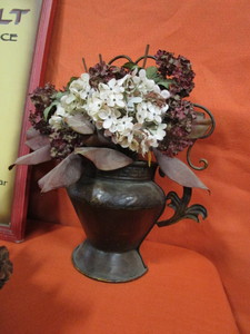lot 421 image: Lot of Home Decor
