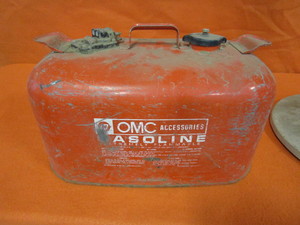 lot 431 image: Boat Gas Tank & Patio Umbrella Stand