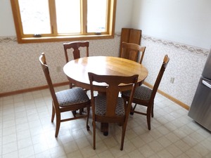 Antique SOLID Oak Lions Claw Round Table and 5 Chairs and 2 Leafs
