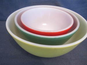 Pyrex Nesting Bowls