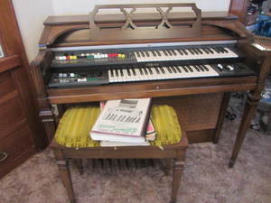 Yamaha Deluxe Organ