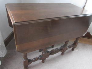 Drop-Leaf Gateleg Table