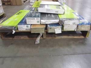 lot 138 image: MIXED PALLET OF HARDWOOD FLOORING