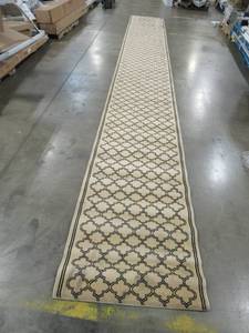 lot 257 image: Black and Tan Runner. 32 X 22