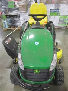 lot 149 image: John Deere E160 48 in. 24 HP V-Twin ELS Gas Hydrostatic Lawn Tractor BG21029