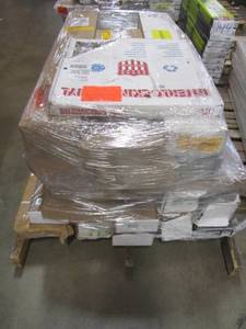 lot 165 image: MIXED PALLET OF HARDWOOD FLOORING