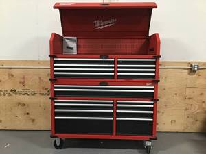 lot 1 image: Milwaukee Storage Chest And Storage Cabinet - RETAIL$1,495