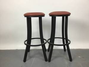lot 29 image: Lot Of 2 32in Barstools