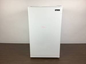 lot 31 image: Magic Chef 3.3 cu. ft. Mini Fridge in White