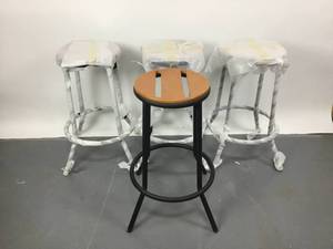 lot 28 image: Lot Of 4 Barstools