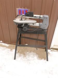 Porter Cable scroll saw. Looks new. No blade. Tested & works. As shown.