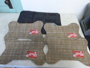 5 Pet Food and Water Mats