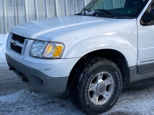 lot 3-A image: 2002 Ford Explorer Sport
