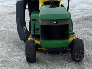 lot 6 image: John Deere LX-178 Lawn Tractor