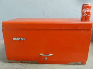 lot 1 image: Stack-On Toolbox