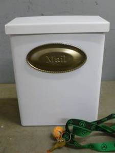 lot 10 image: Mailbox