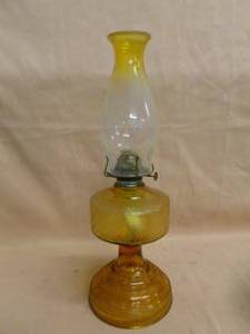 lot 25 image: Vintage Oil Lamp