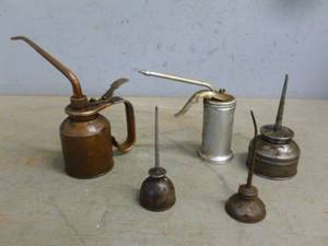 lot 26 image: Vintage Oiler Cans