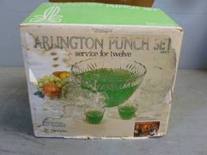 lot 63 image: Vintage Punch Bowl Set