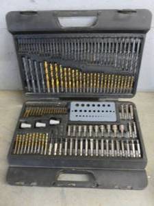 lot 82 image: Large Tool Set