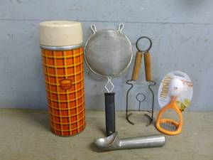 lot 113 image: Kitchen Items